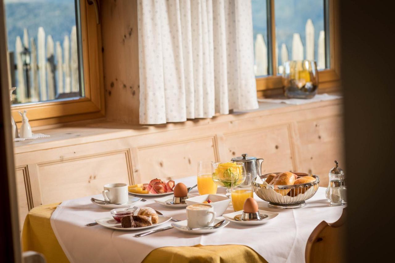 Hotel Landgasthof Laerchenwald Collepietra  Bagian luar foto