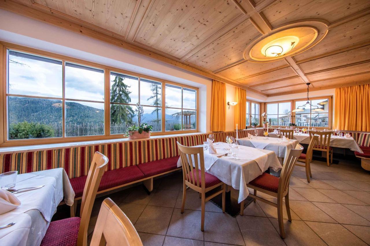Hotel Landgasthof Laerchenwald Collepietra  Bagian luar foto