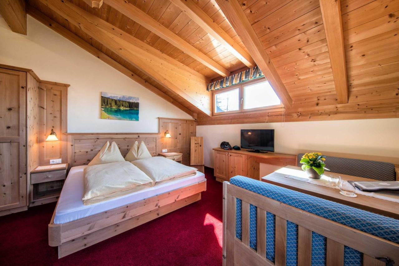 Hotel Landgasthof Laerchenwald Collepietra  Bagian luar foto